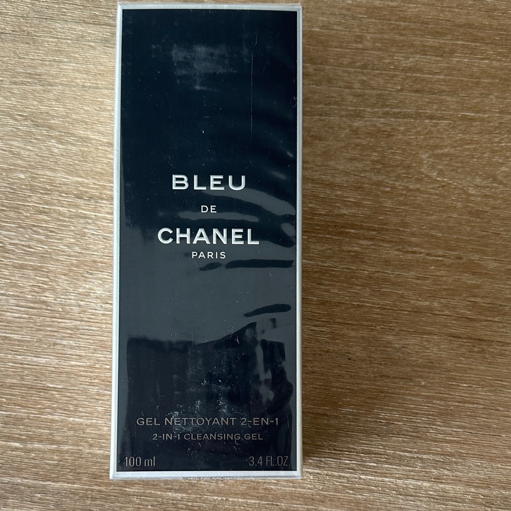 CHANEL Bleu De Chanel Cleansing Gel in Black